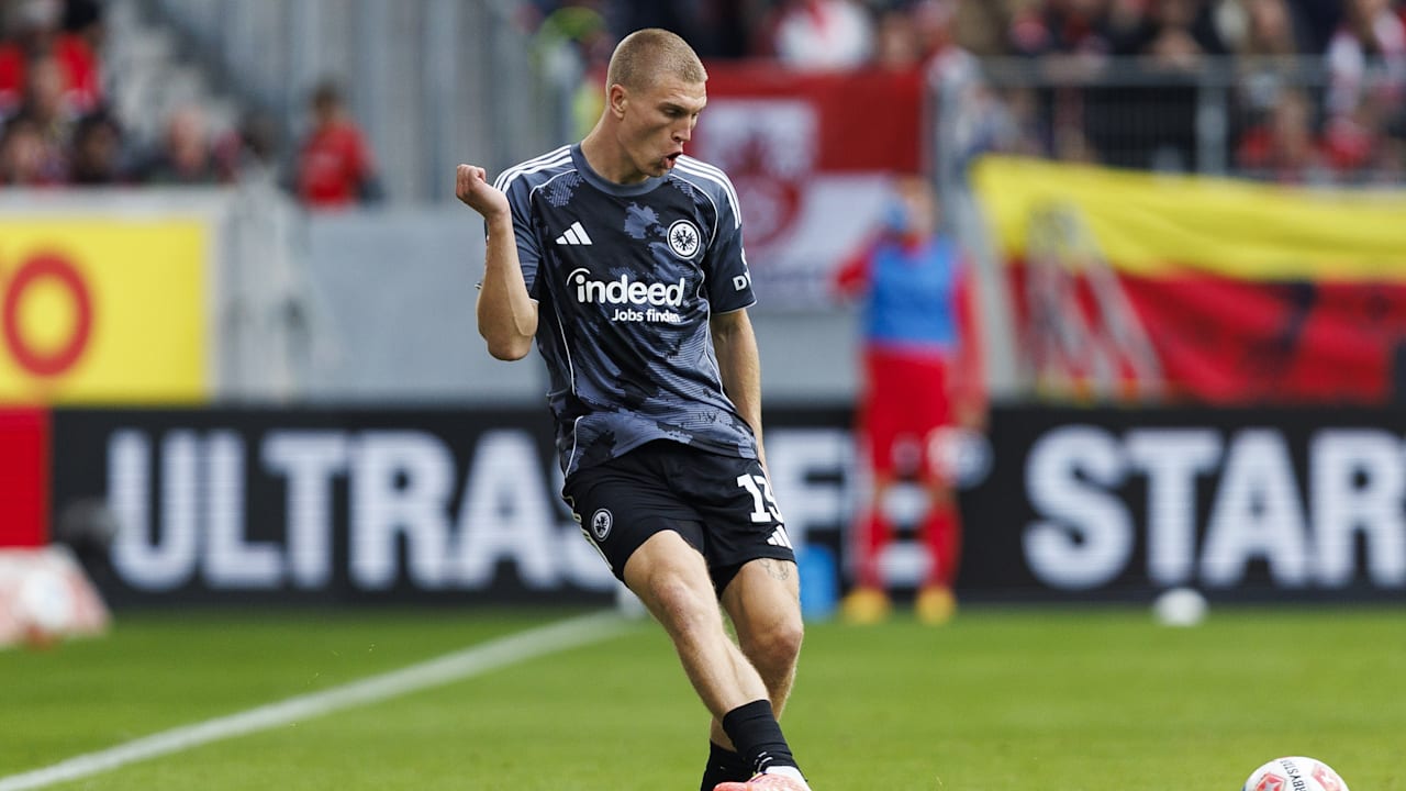 Eintracht Frankfurt: Toppmöller-Dilemma um Anführer Rasmus Kristensen! | Sport