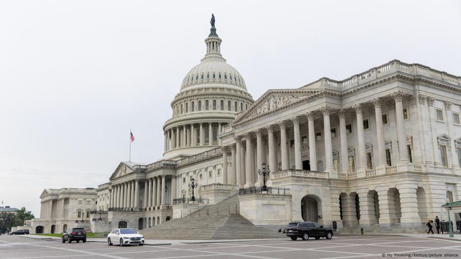 "Shutdown" in den USA - Zwangsurlaub für viele Beamte – DW – 01.10.2025