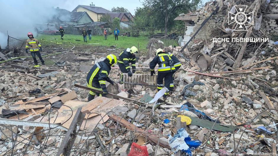 Selenskyj verurteilt russischen "Luftterror" über Ukraine – DW – 05.10.2025