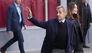 Ex-Präsident Nicolas Sarkozy im Gefängnis – DW – 21.10.2025