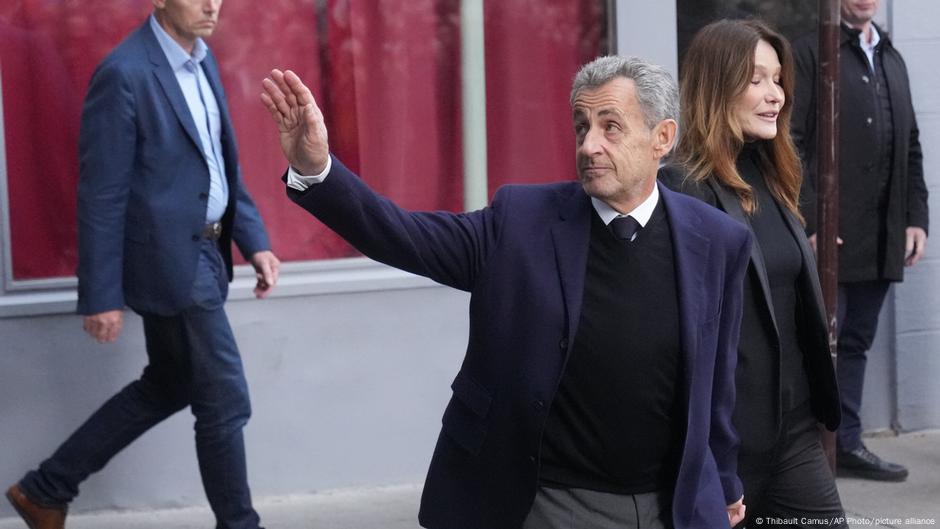 Ex-Präsident Nicolas Sarkozy im Gefängnis – DW – 21.10.2025