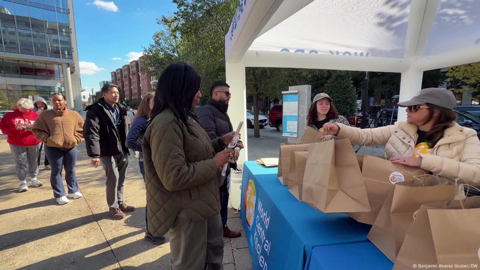 Kein Geld mehr für Lebensmittelhilfen – DW – 31.10.2025