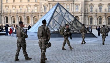 Zwei weitere Festnahmen nach Louvre-Coup – DW – 30.10.2025