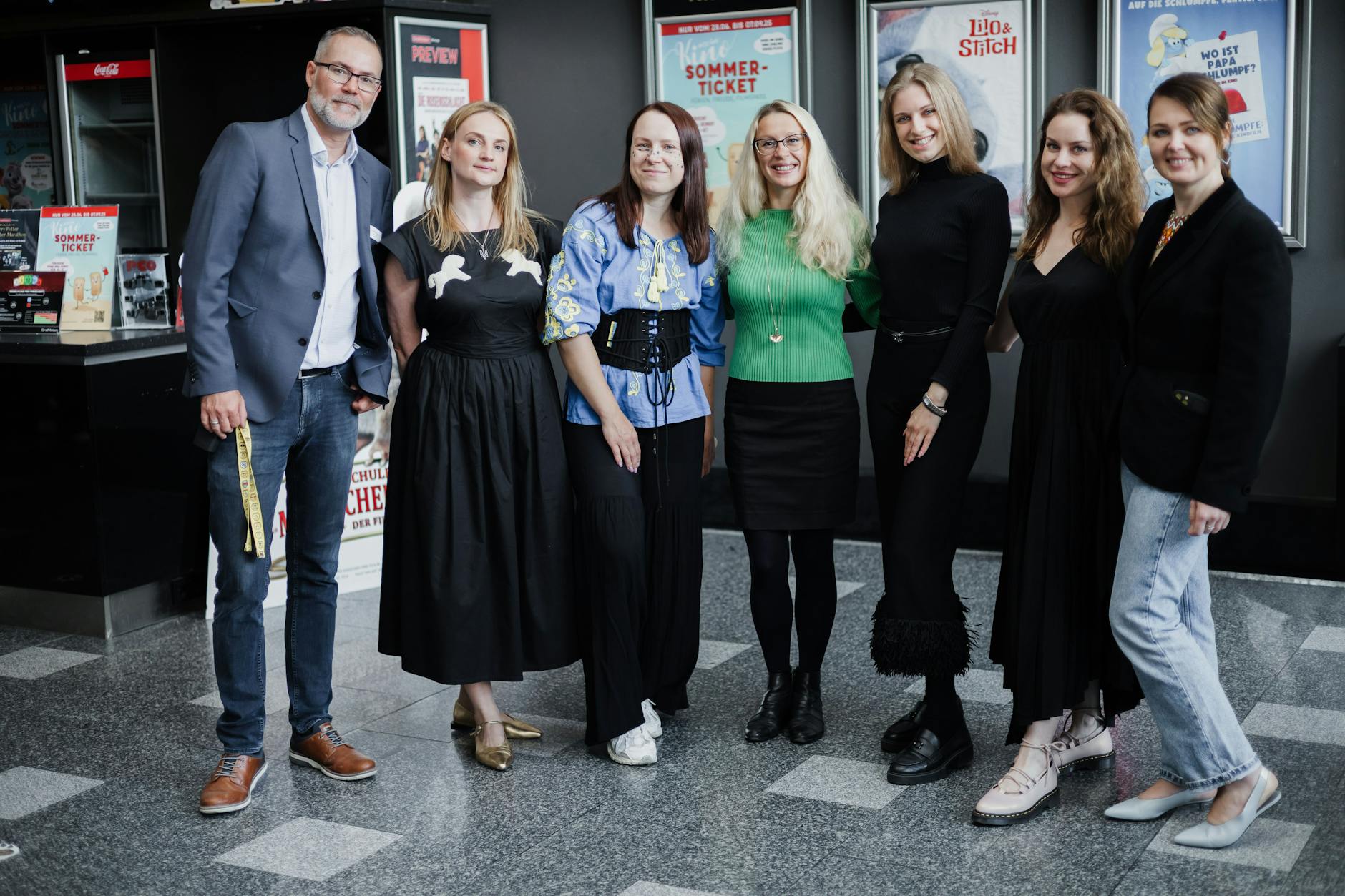 Kinochef André Pesek (l.) mit den Organisatorinnen der Reihe