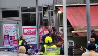 Hamburg: Frau springt in Gemüseladen und zieht sich aus | Regional