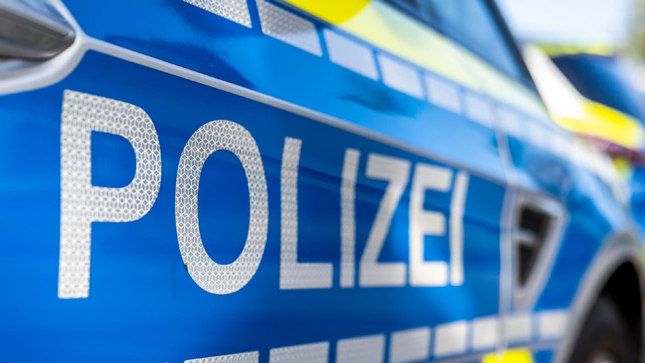 Hessen: Polizei findet drei Tote in Wohnhaus | News