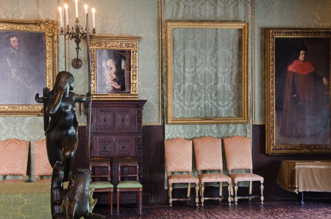 Leere Rahmen im Dutch Room des Gardner Museums in Boston erinnern bis heute an die geraubten Bilder.