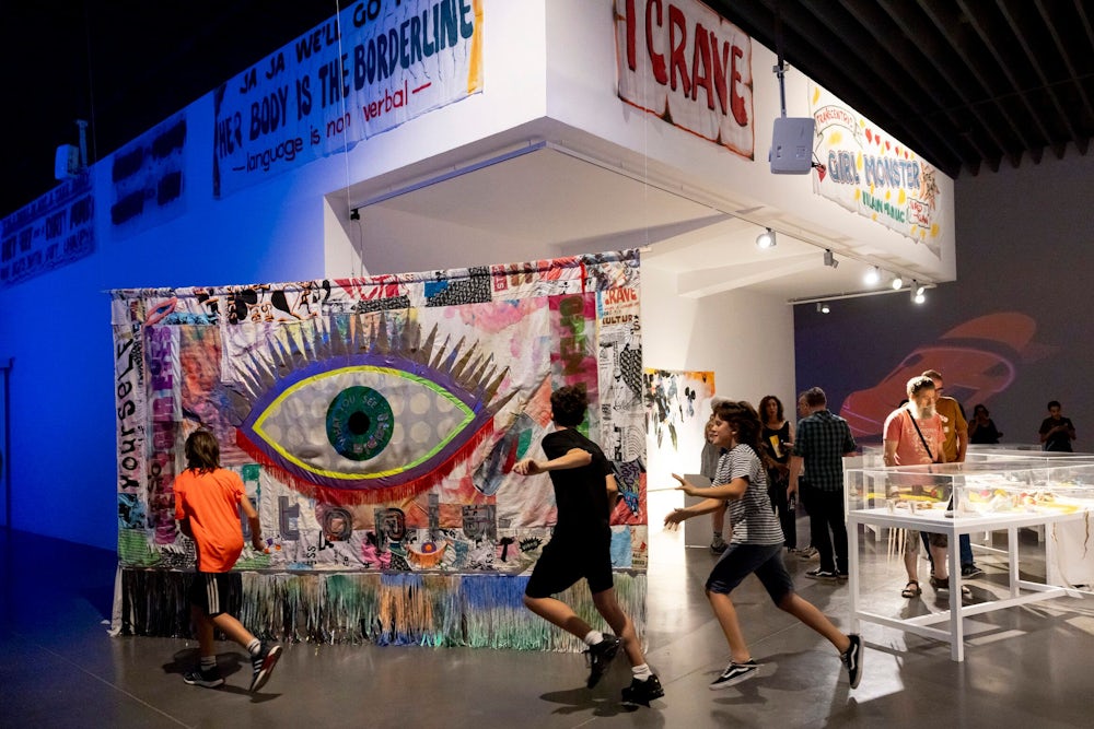 „Utopia“ von „Chicks on Speed“ lockt unter anderem in die wiedereröffnete Villa Stuck.