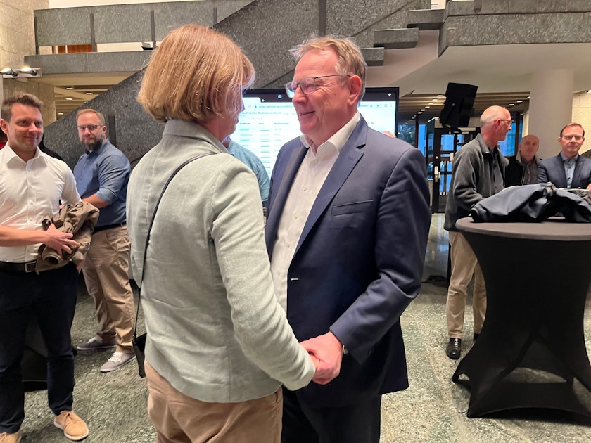 OB-Stichwahl in Köln: Burmester neuer OB, Reker äußert sich