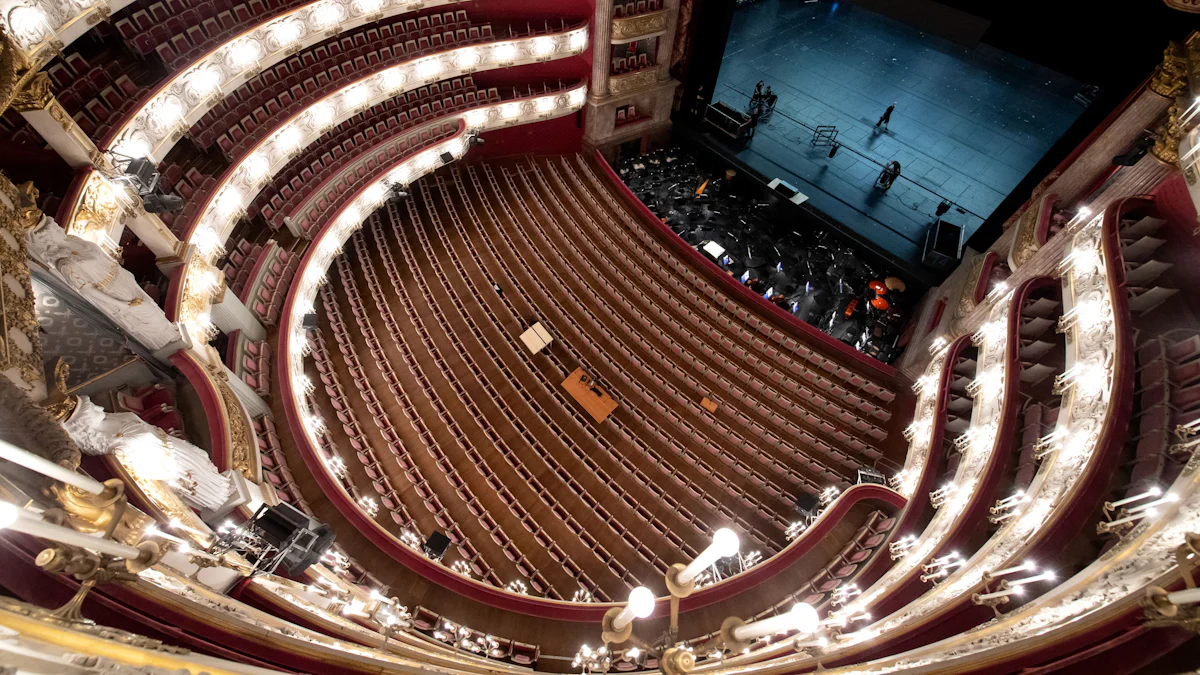 Wie saniert man das zweitgrößte Opernhaus der Welt? Das Nationaltheater in München vor der neuen Spielzeit - München