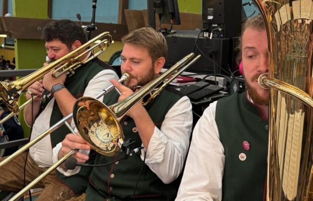 Oliver Gotzler aus Osterhofen hat auf der Wiesn musiziert