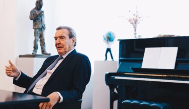 Altkanzler Schröder zu Nord Stream: Ein denkwürdiger Auftritt in Schwerin - Politik