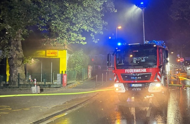 FW-E: Brand in einem Supermarkt - Feuerwehr verhindert Großbrand