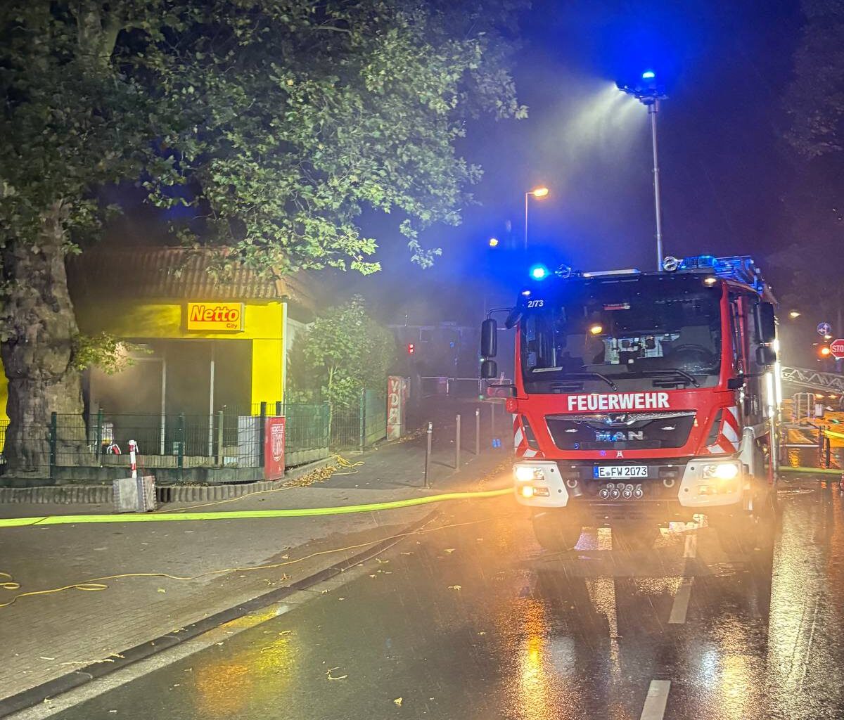 Supermarkt in Essen brennt - Feuerwehr verhindert Schlimmeres