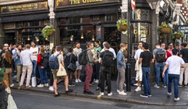 Öffnungszeiten von Pubs: Änderungen in England und Wales geplant - Wirtschaft
