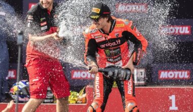 Nicolo Bulega dominierte den ersten Superbike-Lauf
