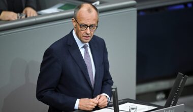 Friedrich Merz im Bundestag: Kanzler zählt EU und von der Leyen an! | Politik
