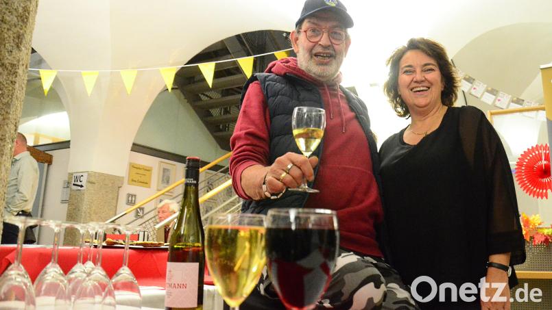 Egon Schäffer ist für die Auswahl der Weine zuständig. Bild: Kunz