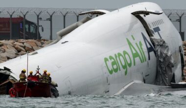 Flugzeugunglück mit zwei Toten: Maschine stürzt nach Landung ins Meer | News