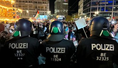 Demo in Berlin eskaliert: 50 Festnahmen, Polizisten verletzt | Regional