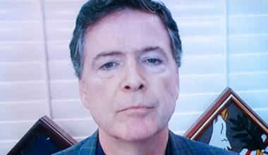 Vorwurf eines Schauprozesses: Ex-FBI-Chef James Comey plädiert auf nicht schuldig