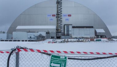 Tschernobyl: Schutzhülle über Kernkraftwerk ohne Strom