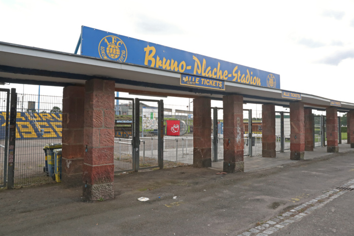 Fußballspiel 1. FC Lokomotive Leipzig gegen BSG Chemie Leipzig · Leipziger Zeitung