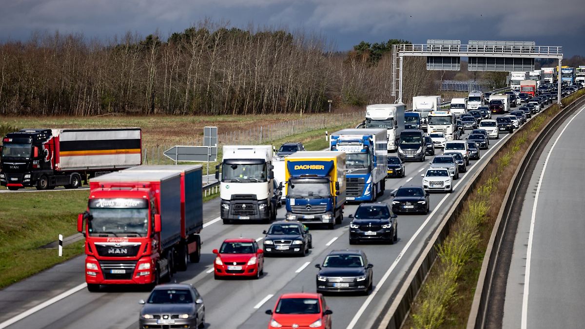 Hamburg & Schleswig-Holstein: Bauarbeiten verursachen lange Staus auf A7 und A1