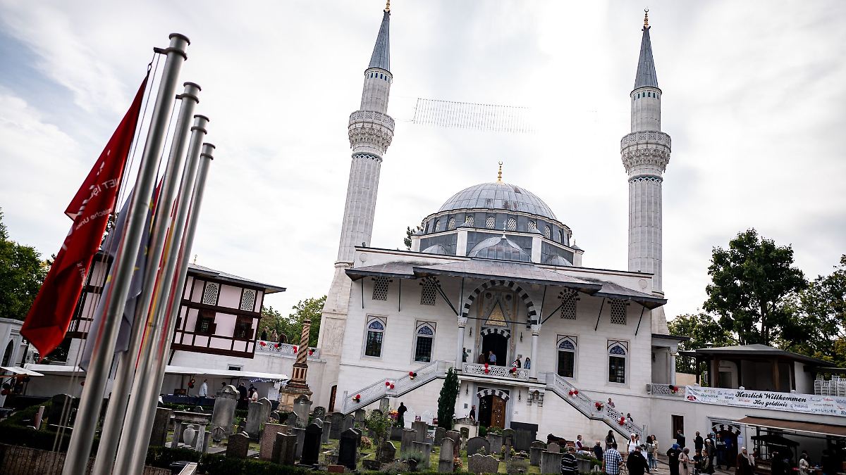 Berlin & Brandenburg: Berliner Moscheen laden zum Tag der offenen Tür ein