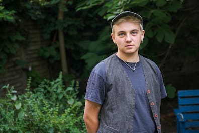 Lio (22) wohnt seit drei Jahren in Hannover, kommt ursprünglich aus einem Dorf nahe Leipzig. Über seine Herkunft will er sich nicht definieren.