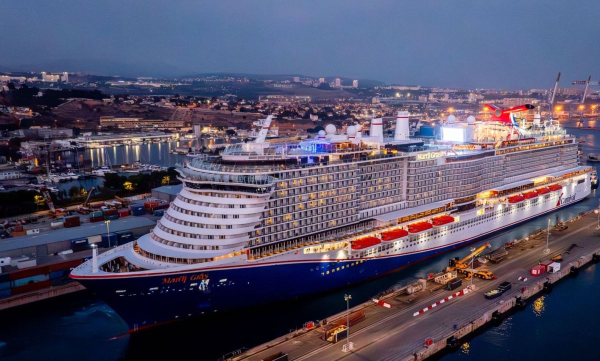 Mardi Gras im Trockendock in Marseille / © Carnival Cruise Line