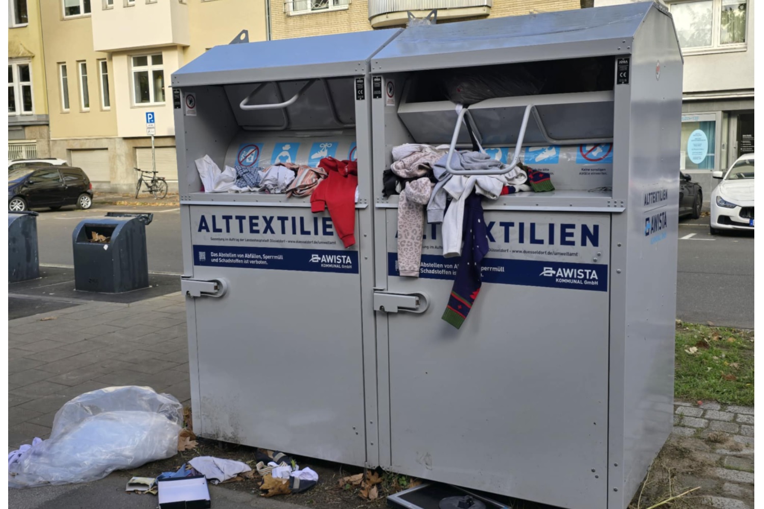 Düsseldorf: Neue Altkleidercontainer sollen Vandalismus und Plünderung verhindern - Ddorf-Aktuell