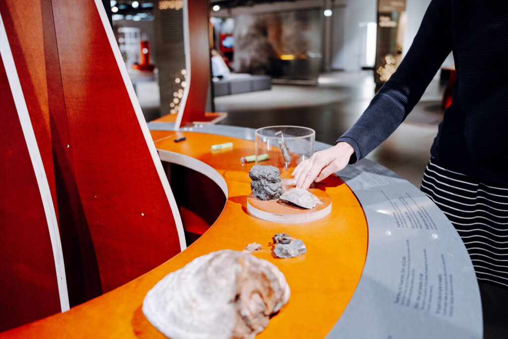 Die Ausstellung zeigt auch viele Exponate von damals bis heute