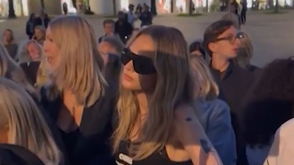 Frust bei Cara Delevingne: Supermodel blitzt bei Fashion-Show-Security erstmal ab