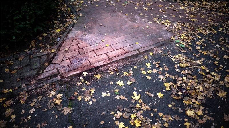 Frau in Bremen erstochen – Ex-Partner auf der Flucht Die 30 Jahre alte Frau starb noch am Tatort, der Täter flüchtete anschließend.