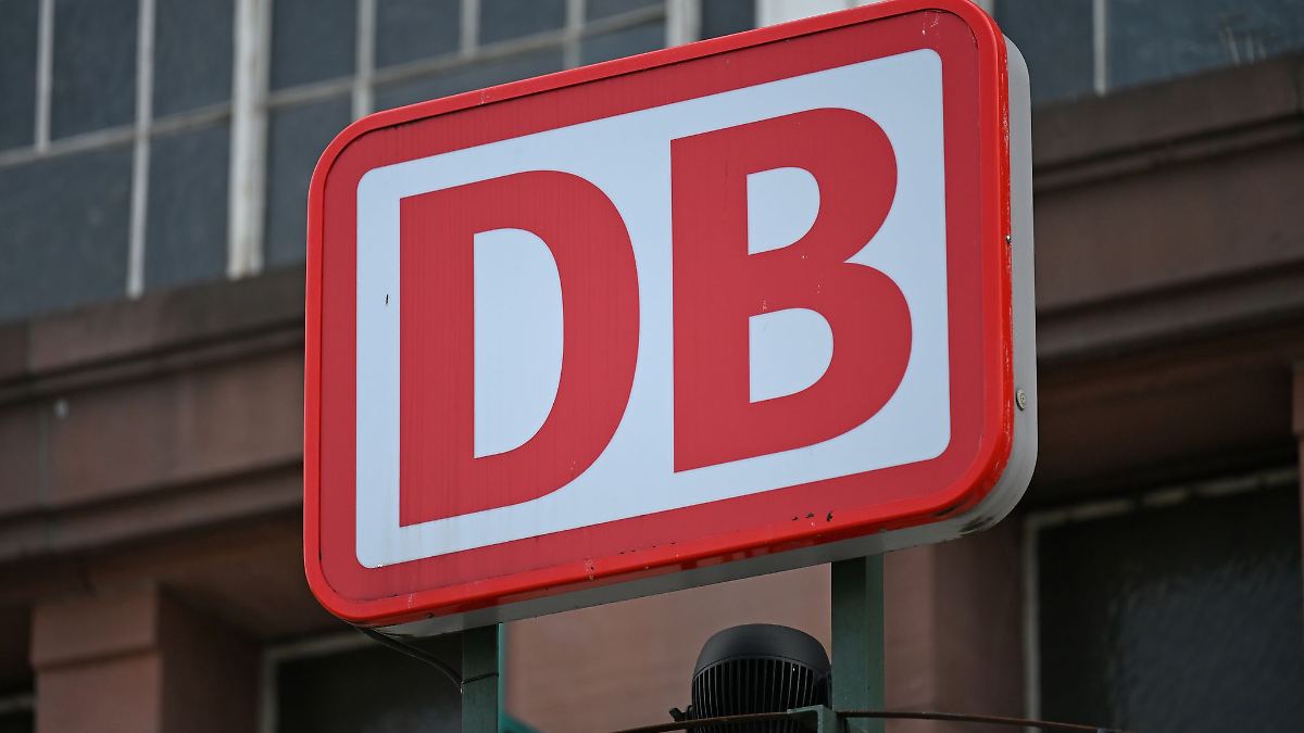 Baden-Württemberg: Umgestürzter Baum - Zugausfälle in Karlsruhe und Pforzheim