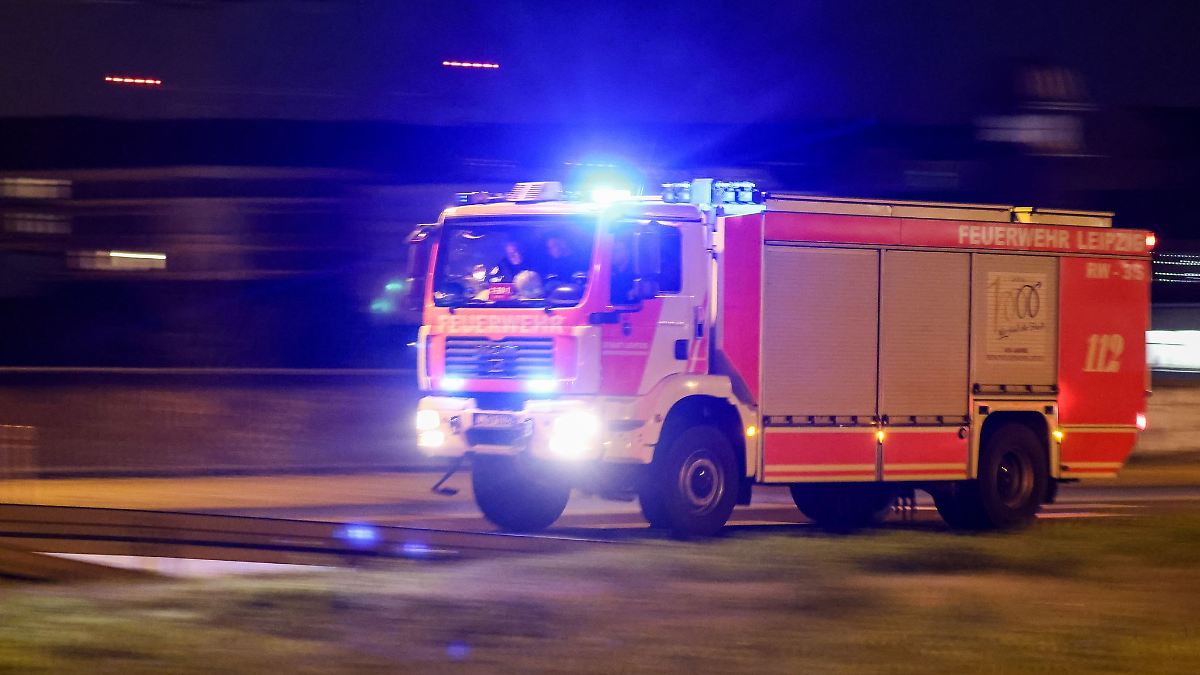 Sachsen: Scheunenbrand bei Leipzig - Warnung vor Rauch