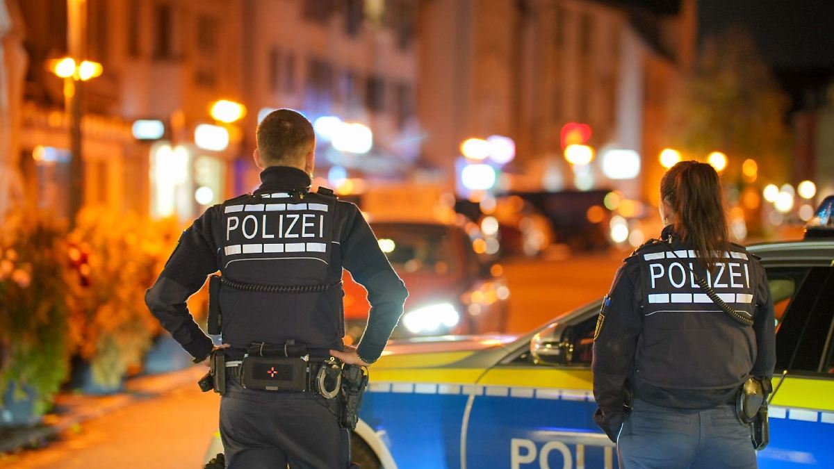 Baden-Württemberg: Mutmaßlicher Messerangriff in Stuttgart – Täter flüchtig