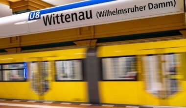 Berlin & Brandenburg: Polizei findet Waffen nach Kontrolle an der U8