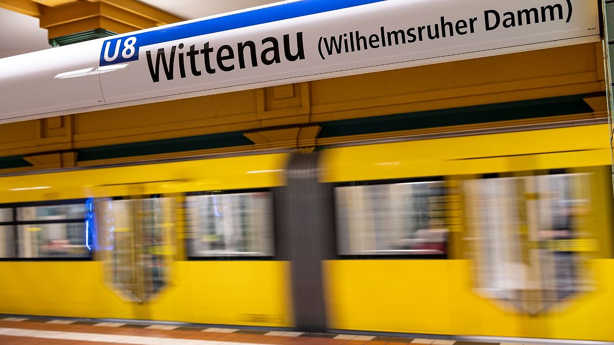 Berlin & Brandenburg: Polizei findet Waffen nach Kontrolle an der U8
