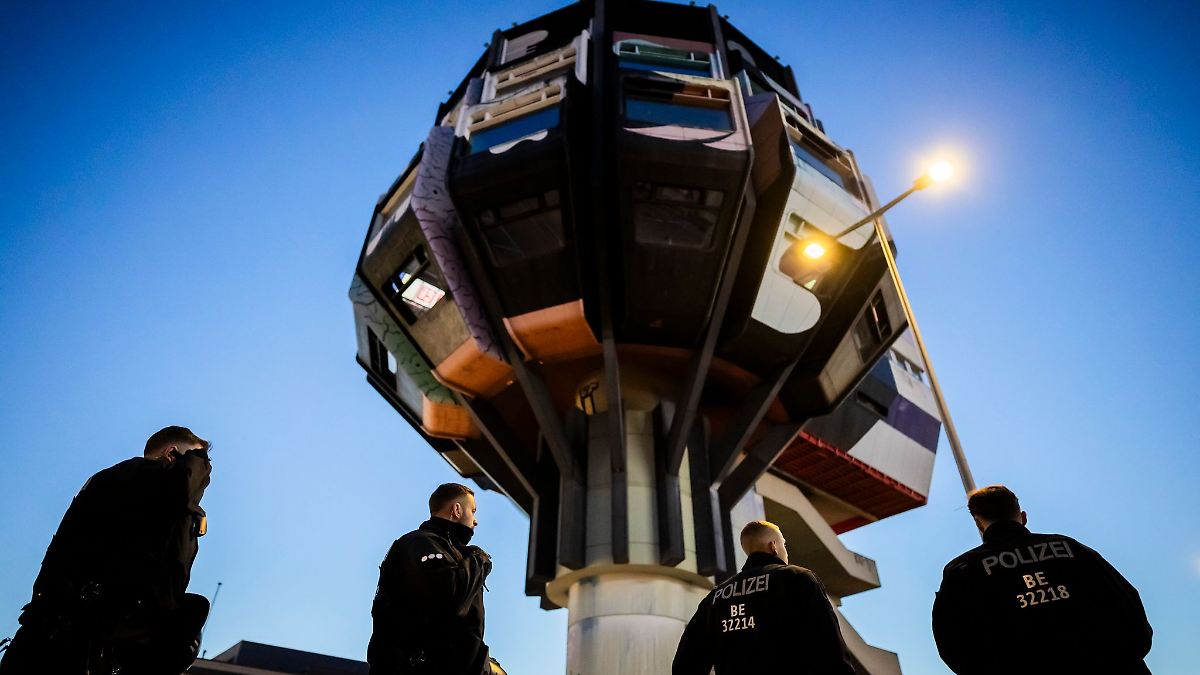 Berlin & Brandenburg: Polizei räumt Bierpinsel nach Protestaktion - Festnahmen