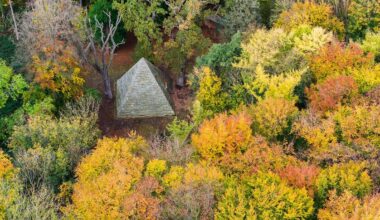 Niedersachsen & Bremen: Warum steht eine Pyramide in einem niedersächsischen Wald?
