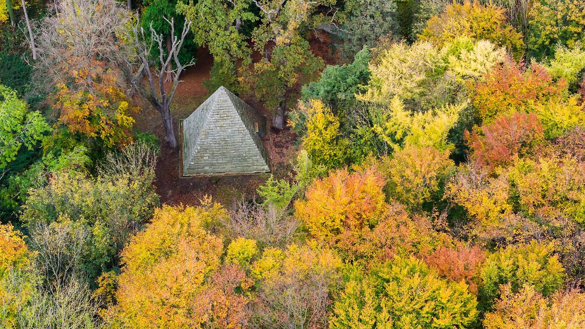 Niedersachsen & Bremen: Warum steht eine Pyramide in einem niedersächsischen Wald?