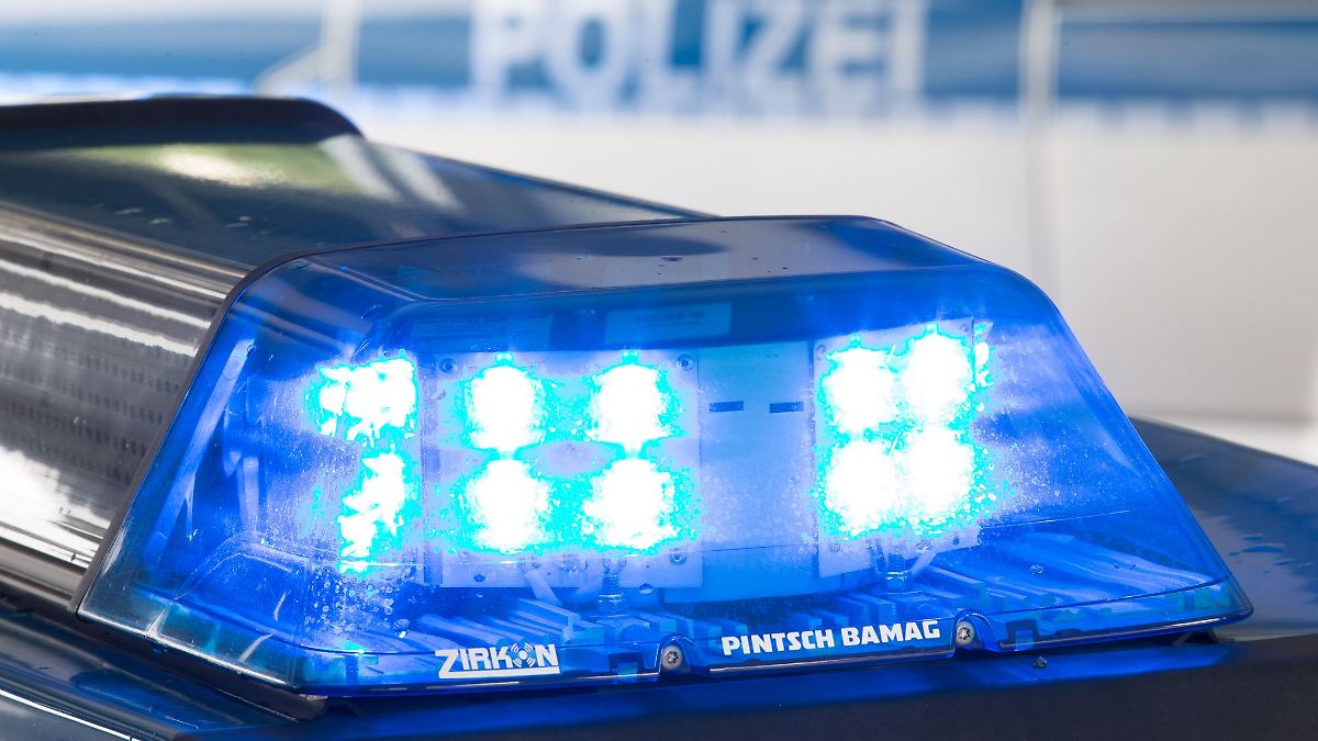 Niedersachsen & Bremen: Tödlicher Crash bei Soltau – Auto prallt gegen Baum