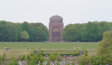 Hamburg & Schleswig-Holstein: Prozessbeginn wegen Mordes an 18-Jährigem im Stadtpark