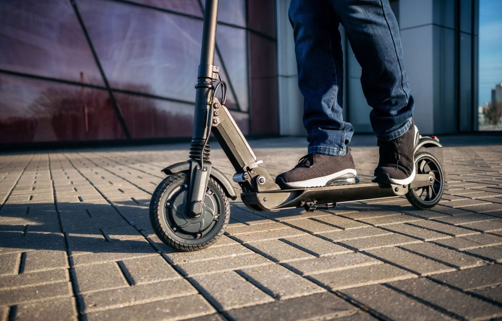 14-Jährige auf E-Scooter bei Unfall verletzt