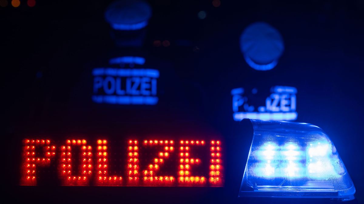 Niedersachsen & Bremen: Verfolgungsfahrt endet in Fluss – Führerschein beschlagnahmt