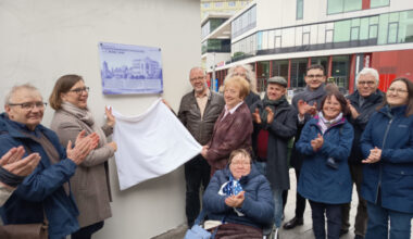 Einweihung einer Gedenktafel.