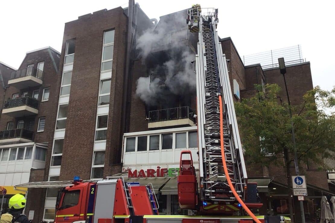 Feuerwehr löscht Wohnungsbrand in Gelsenkirchen
