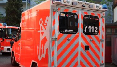 Düsseldorf Innenstadt: Pkw-Fahrer kollidiert mit Straßenbahn - Ddorf-Aktuell